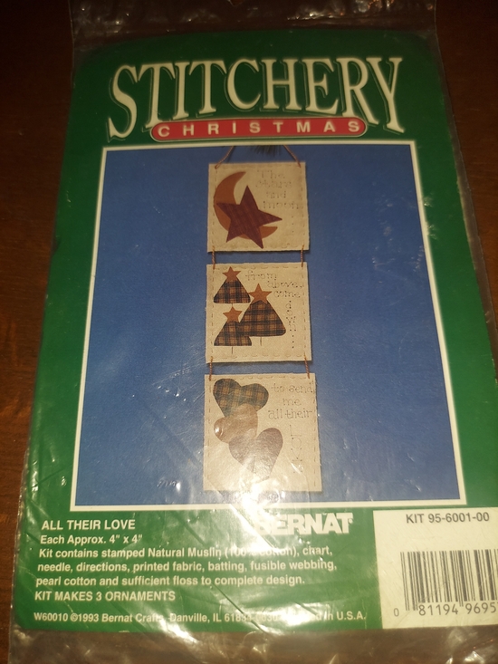 Bernat Other - Stitchery Christmas "All Their Love" Ornament Kit - Green